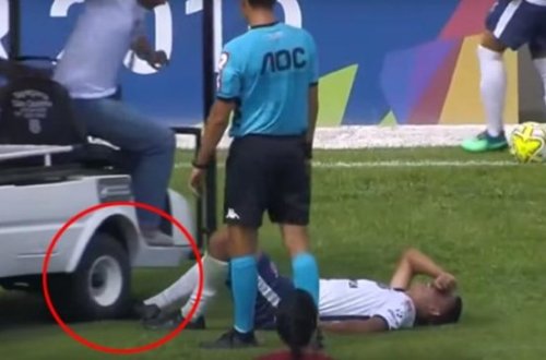 Zədəli futbolçu üçün gələn maşın onun üstünə çıxdı