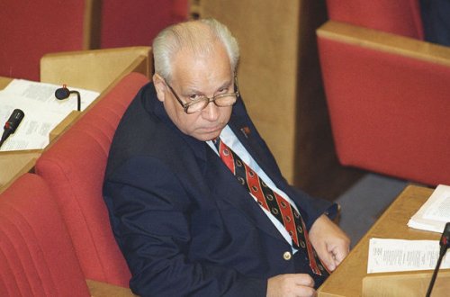 Azərbaycanı sevməyən və burun silməsi ilə yadda qalan “kommunist”