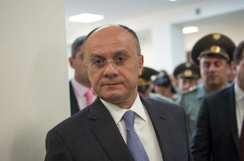 Ermənistanın sabiq müdafiə nazirinə ittiham irəli sürüldü