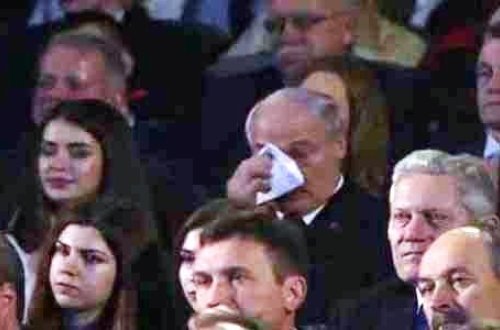 Lukaşenko göz yaşlarını saxlaya bilmədi (VİDEO)