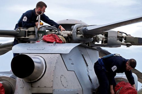 Helikopter amerikalının başını kəsdi