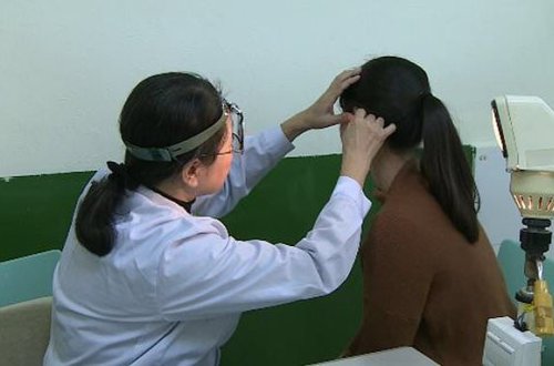 Bu qadının qulaqları kişi səsini eşitmir – Nadir anomaliya