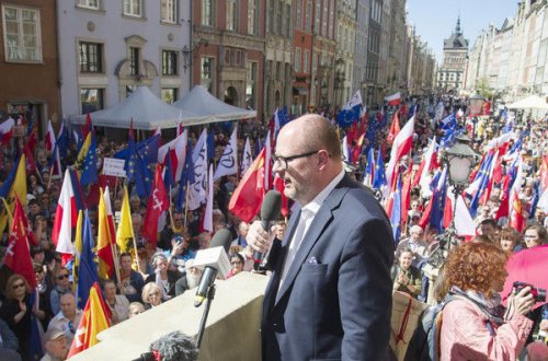 Polşada şəhər meri bıçaqlandı - VİDEO + YENİLƏNİB