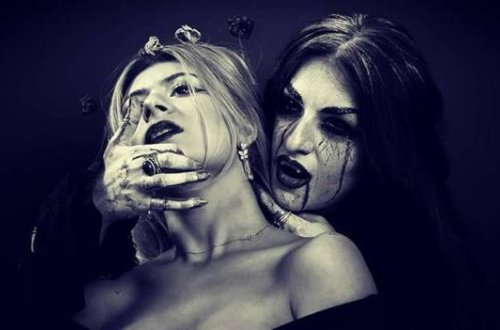 Əfsanəvi varlıqlar var, aramızdadır, tabutda yatır, qan içirlər – FOTOLAR