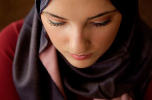 Nişanlısını qucaqladığına görə universitetdən qovuldu - VİDEO