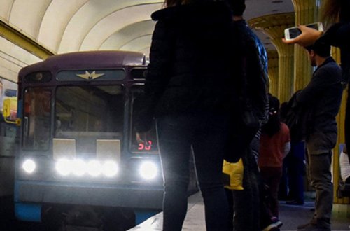 Metroda HƏYƏCANLI ANLAR - Qatarlar boşaldıldı