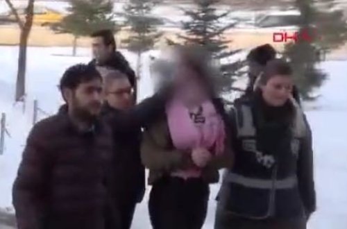 Polis məkana basqın etdi: Əxlaqsız qızlardan birinin dediyi sözlər şok yaratdı - VİDEO