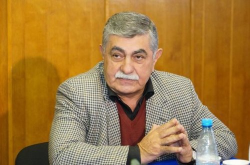 İlham Rəhimli: Teatrları uğursuzluqdan “təqaüd oyunu” ilə çıxarmaq mümkün deyil