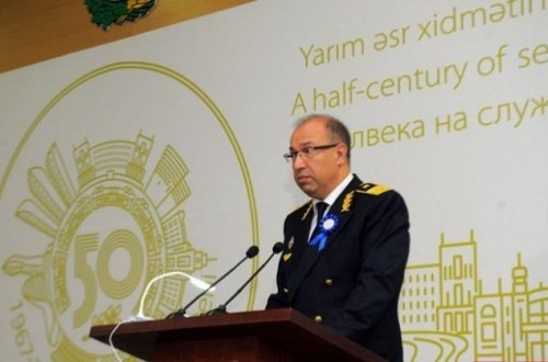 Zaur Hüseynov metronu təmizləyən 100 nəfəri işdən çıxardı