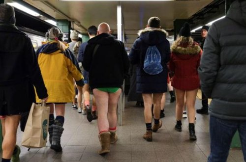 Bu il də metroda şalvarsız səyahət etdilər - Fotolar
