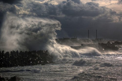 Güclü qar yenidən dəniz reyslərini dayandırdı