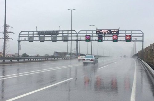 Bakının əsas avtomagistrallarında sürət həddi endirildi