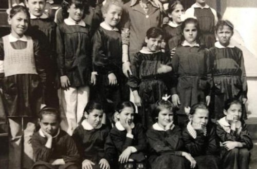Məşhur müğənni uşaqlıq fotosunu paylaşdı: 