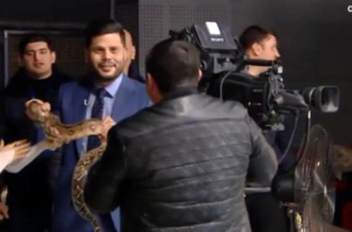 Vəzifəsi artan Zaur efirdə olduğunu unutdu - Aparıcıdan QALMAQALLI ADDIM - FOTO
