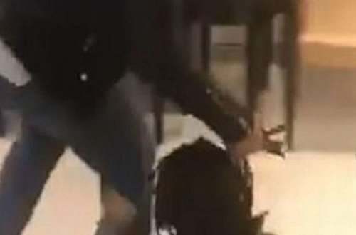 Ana uşağının saçından tutub, sürüdü - VİDEO