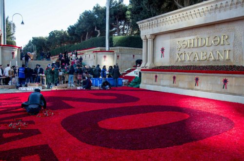 Şəhidlər xiyabanında hazırlıq işləri görülür - FOTO