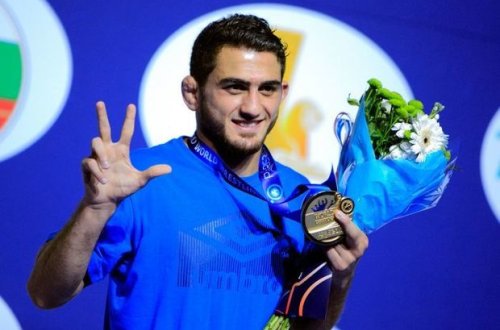 Hacı Əliyev rəqibini döşəyə çıxmağa peşman etdi - VİDEO