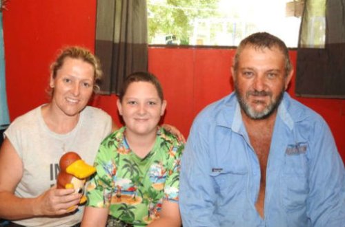 Ata iri piton ilanının hücum etdiyi oğlunu son anda xilas etdi — FOTO / VİDEO