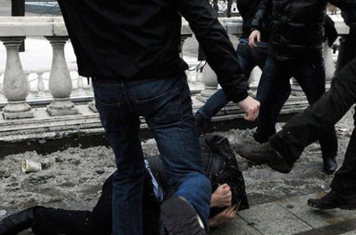 Bakıda olay: Gənc oğlan məhəlləyə qız gətirdi, qətl baş verdi – Təfərrüat