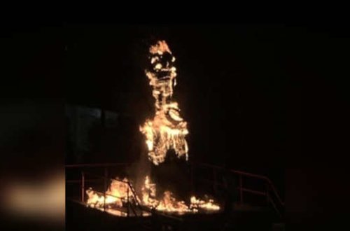 Venesuelada Uqo Çavesin heykəli yandırıldı - FOTO/VİDEO