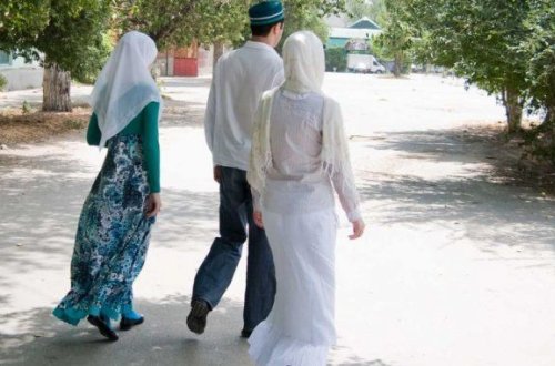 Azərbaycanda bir kişinin iki arvad saxladığı evdən - VİDEOREPORTAJ