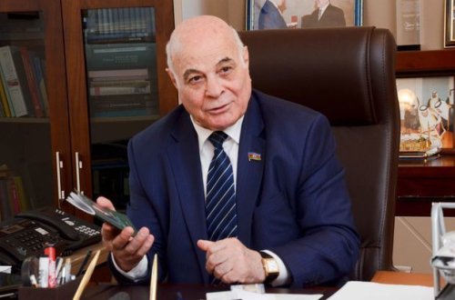 Deputat: “Kurikulum” sözünü deyəndə az qalır ağzımız əyilsin