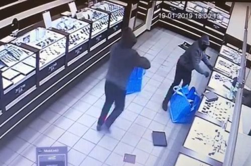 Ukraynada azərbaycanlı qarətçilər kameraya düşdülər - FOTO/VİDEO