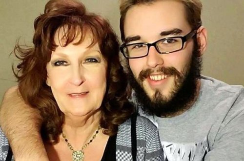 74 yaşlı qadın oğlunun yasında tanış olduğu gənclə evləndi - FOTOLAR