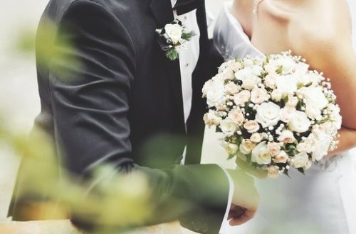 Məşhur azərbaycanlı müğənninin toyu bacısı ilə eyni gündə olub - FOTO