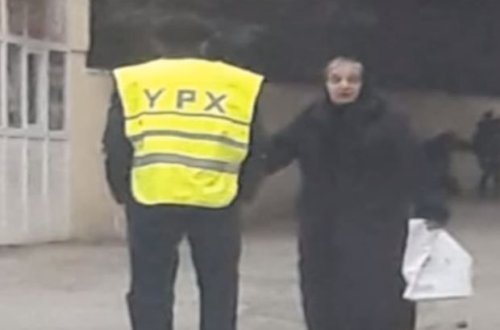 Yol polisi uniformasında olan nəzarətçi çaşqınlıq yaratdı - VİDEO
