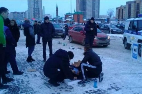Rusiyada taksi sürücüsü sərnişinə çəkmələrindəki qara görə atəş açıb - FOTO