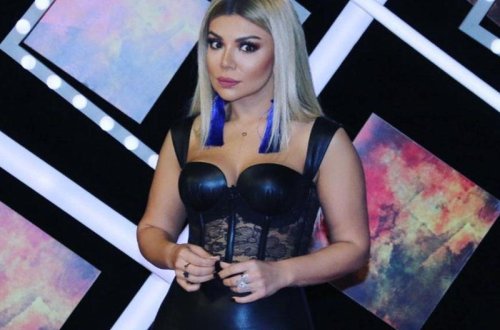 Afaqın dekolteli geyimi müzakirə yaratdı - FOTO