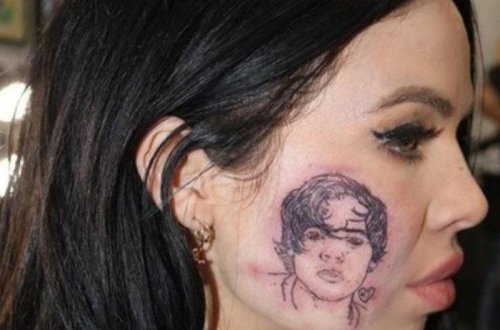 Yanağına heyran olduğu müğənninin şəklini döydürtdü - FOTO