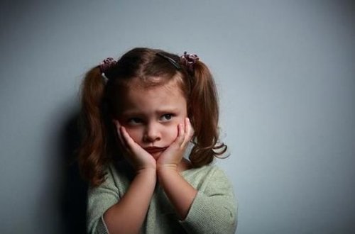 Britaniyada ən gənc qadın pedofil tutuldu - FOTO