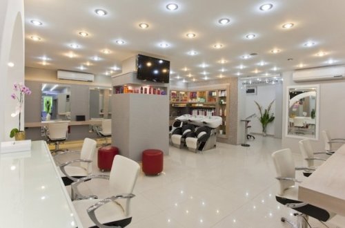 Bakıda gözəllik salonundan 15 min manatlıq saç oğurlandı - VİDEO