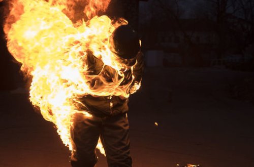 Moskvada həmyaşıdları tərəfindən yandırılan məktəbli öldü