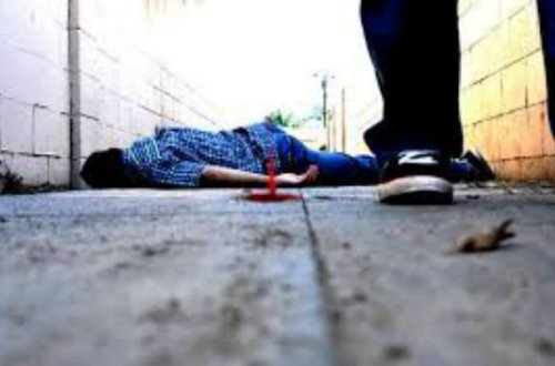 Bakıda dəhşət — Rayondan gələn ata əxlaqsızlıq edən qızını bıçaqladı