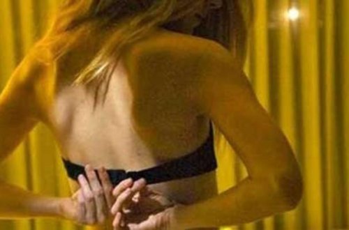 İnternetdə tanış olub görüşə çağırdığı FAHİŞƏ SEVGİLİSİ ÇIXDI - Yataqda VİDEOya çəkib ...