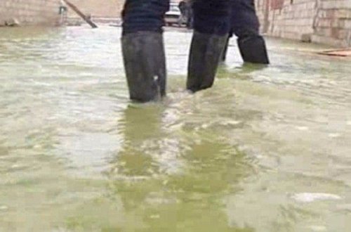 Suraxanıda içməli su küçələrə axır - VİDEO