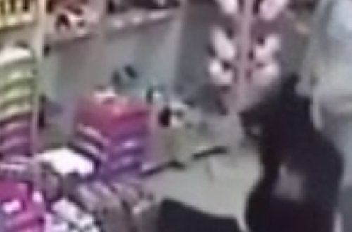 Satıcı qadın mağazada təcavüzə məruz qaldı, köməyinə boks müəllimi gəldi - VİDEO