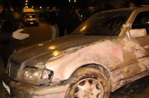 Bakıda avtomobil çuxura düşdü - VİDEO