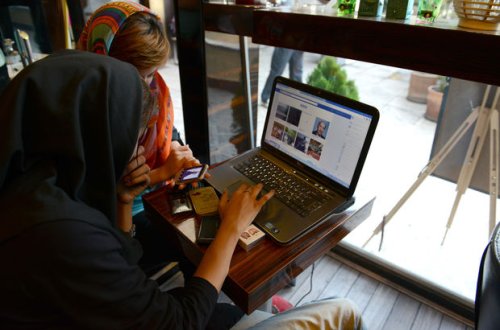 “Facebook” və “Twitter” İranla bağlı hesabları bağlayır