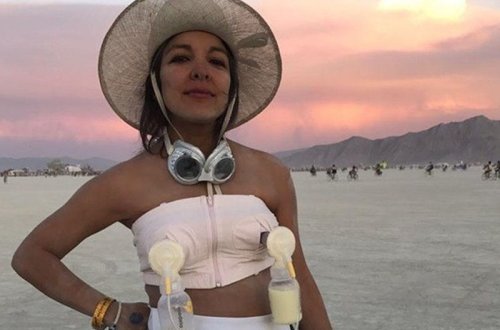 Yeni doğan məşhur biznes ledi südünü sağıb, insanlara payladı - FOTO