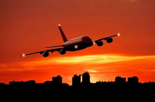 Təyyarəni ildırım vurdu, 153 nəfər ölümdən döndü