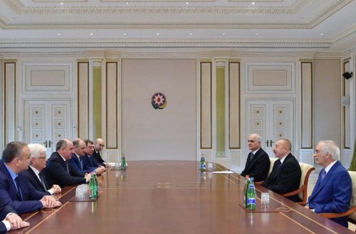 Prezident İlham Əliyev Rusiyanın Qaraçay-Çərkəz Respublikasının başçısının rəhbərlik etdiyi nümayəndə heyətini qəbul edib - FOTO