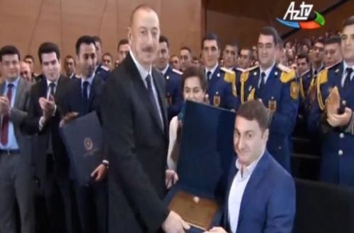 İlham Əliyevin əlil gəncə jesti bütün zalı ayağa qaldırdı - VİDEO