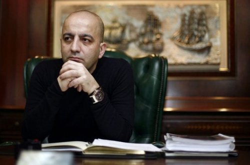 Sağ əli ilə verdiyini sol əlindən gizlədən messenat: Mübariz Mənsimovu fərqləndirən gerçəklər...