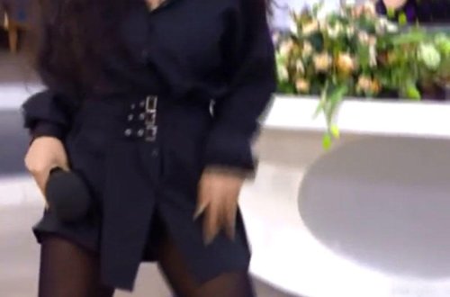 Azərbaycanlı gənc müğənni efirdə ehtiraslı rəqsi ilə göz qamaşdırdı - FOTO