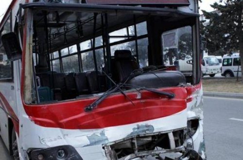 SON DƏQİQƏ: Avtobus TIR-a çırpıldı – Yaralılar var