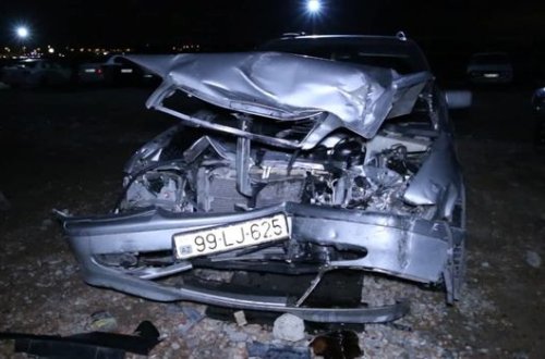 Bakıda iki avtomobil toqquşdu - VİDEO